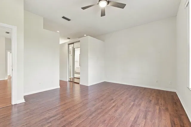 Residence photo 3