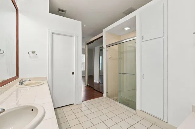 Residence photo 8