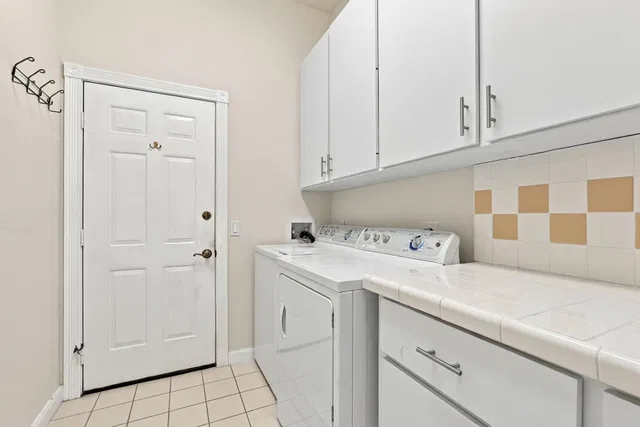 Residence photo 16