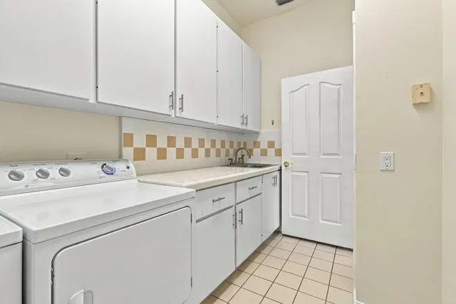 Residence photo 17