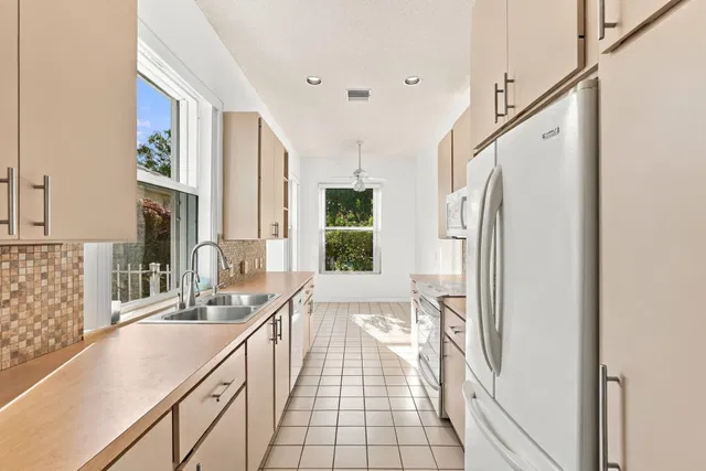 Residence photo 22