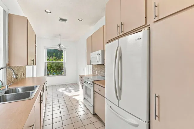 Residence photo 24