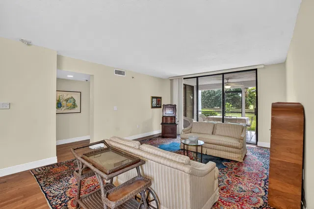  Residence photo 12