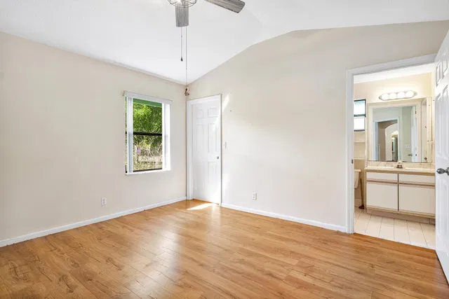 Residence photo 30