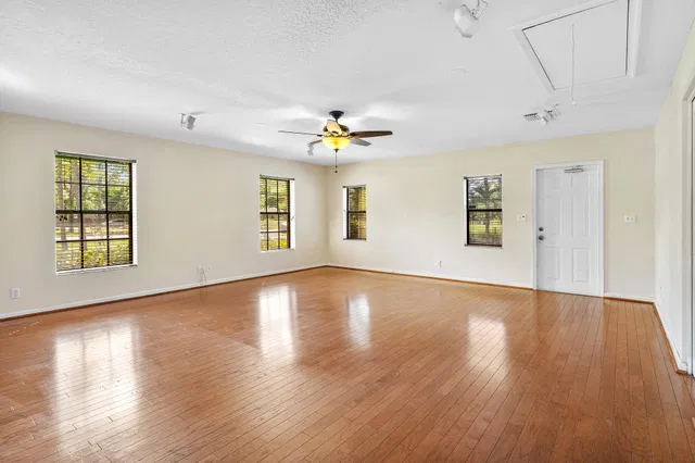 Residence photo 33