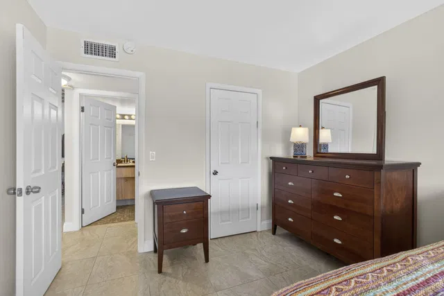 Residence photo 17