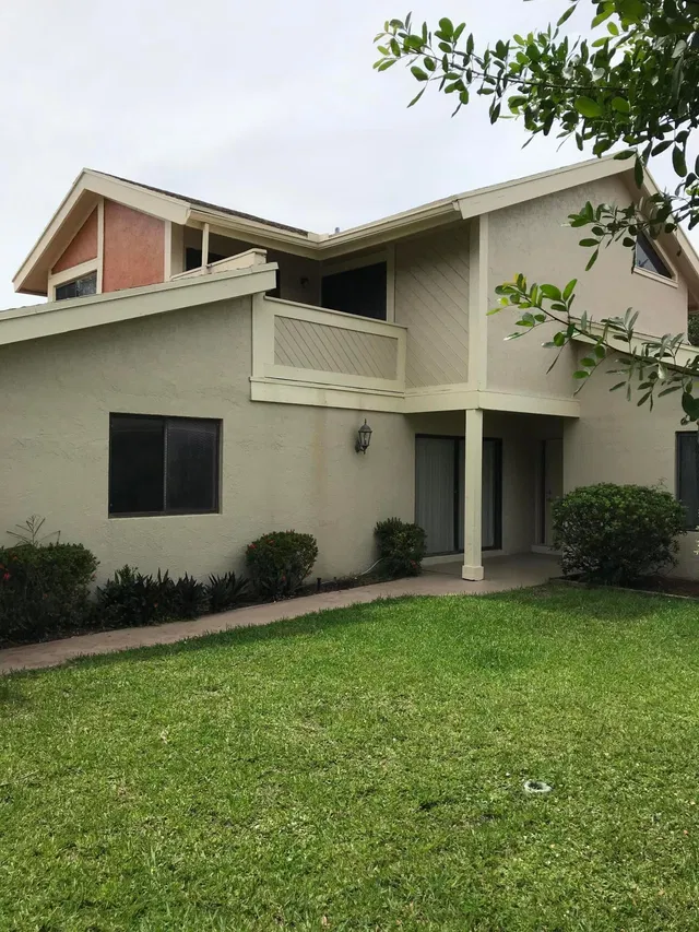 Residence photo 3