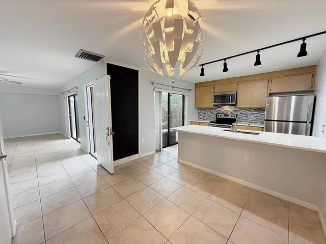 Residence photo 3