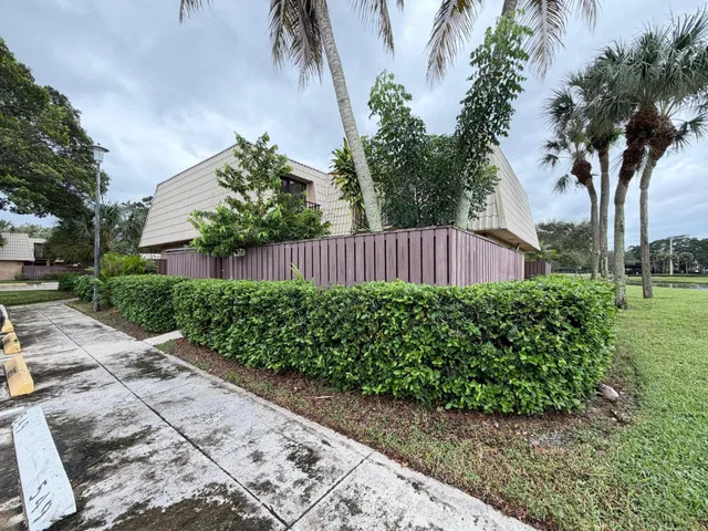Residence photo 12