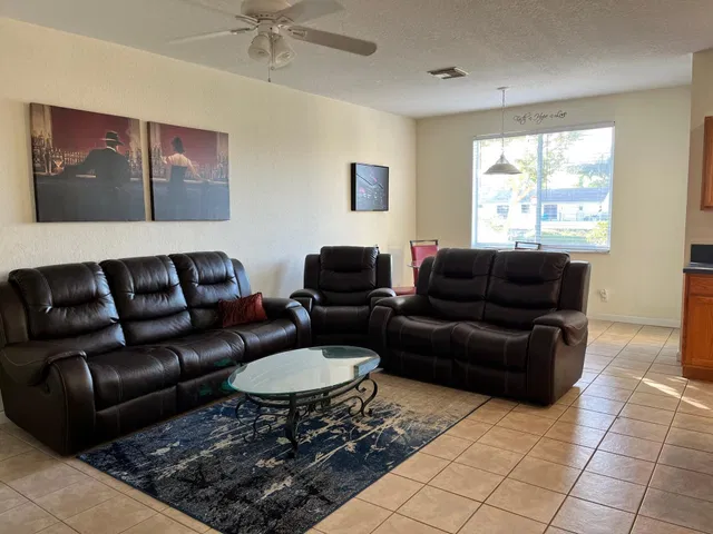  Residence photo 6