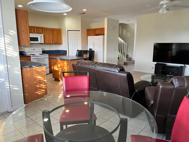  Residence photo 9