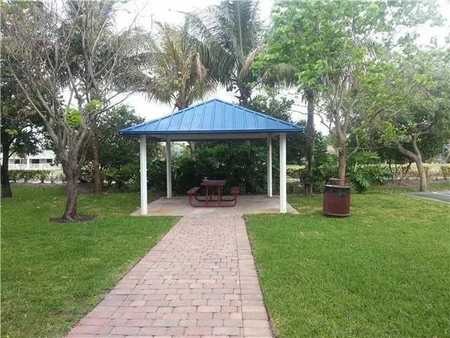  Residence photo 24