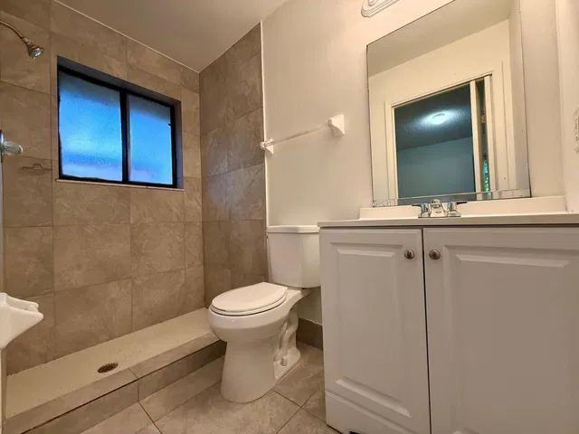  Unit C photo 4