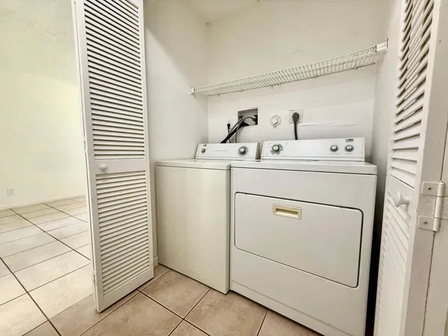  Unit C photo 5