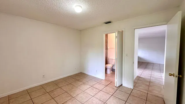  Unit C photo 6