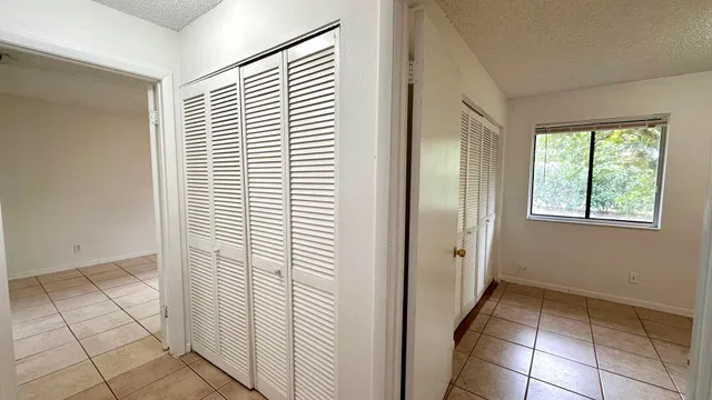  Unit C photo 11