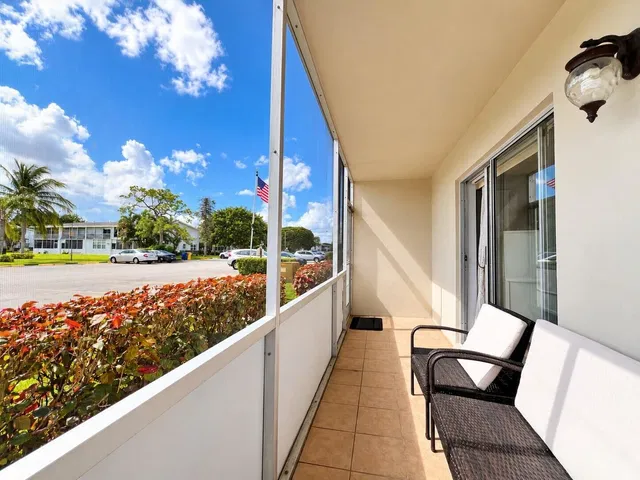  Residence photo 9