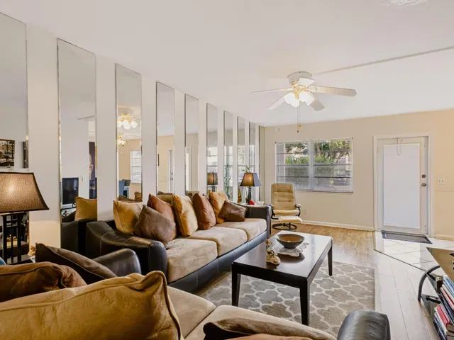 Residence photo 4
