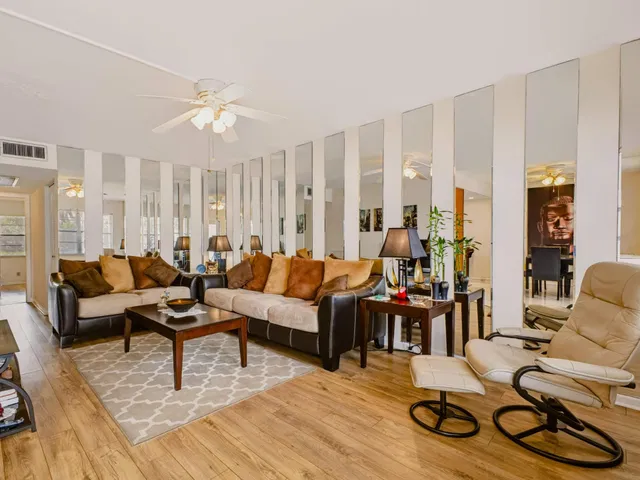 Residence photo 5