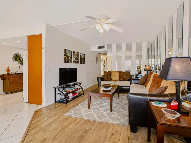 Residence photo 6