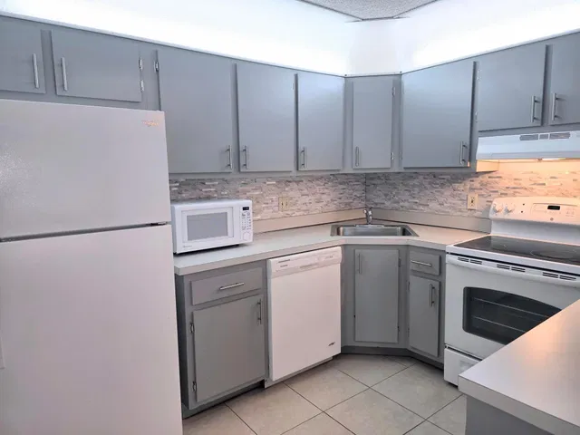 Residence photo 3