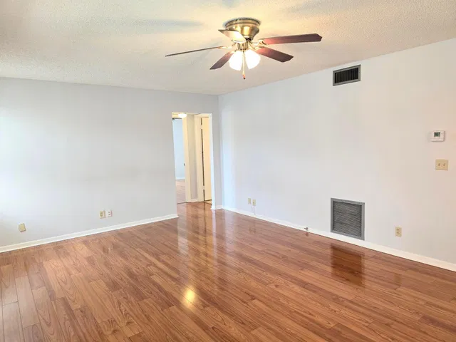Residence photo 8