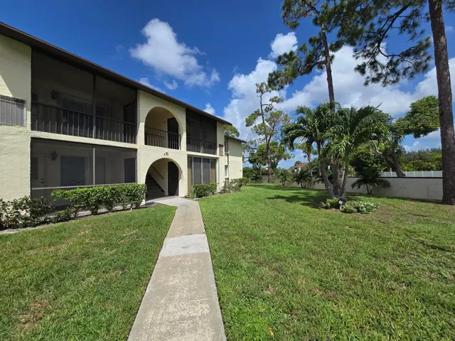 Residence photo 12