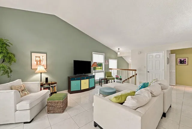 Unit 404 photo 12