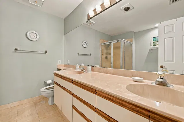 Unit 404 photo 29