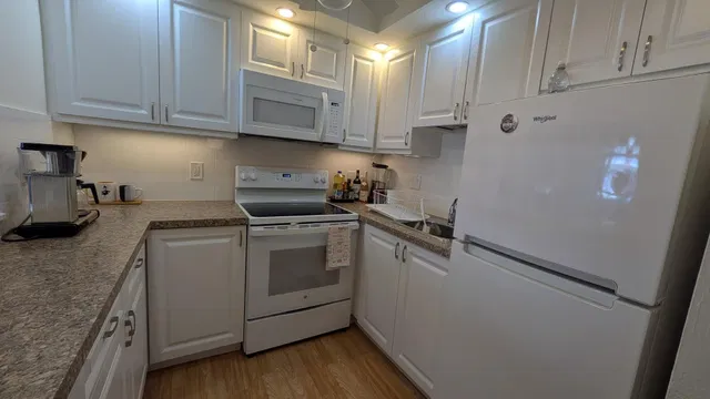 Unit 109 photo 2