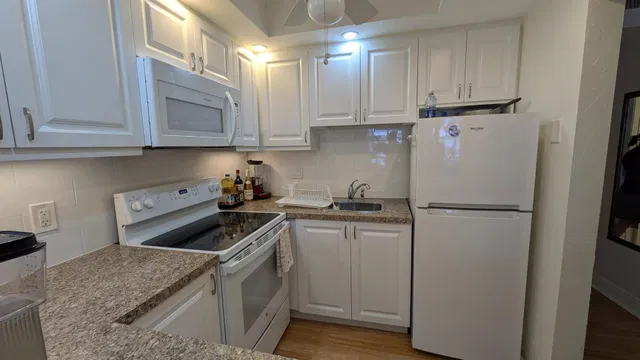 Unit 109 photo 3