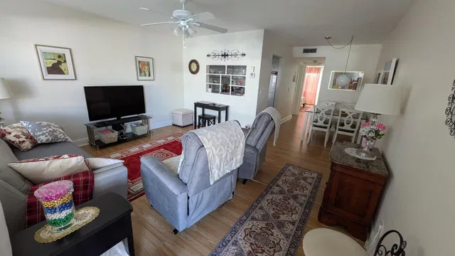 Unit 109 photo 8