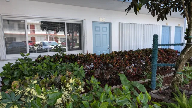 Unit 109 photo 21