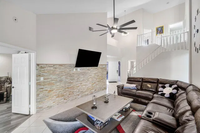  Residence photo 4