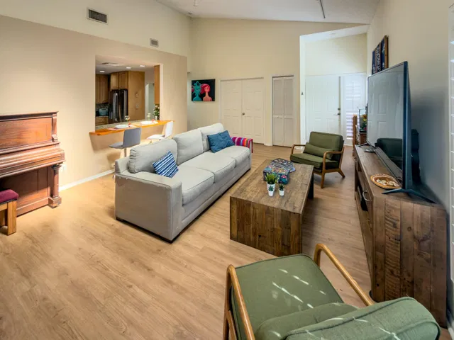 Residence photo 6