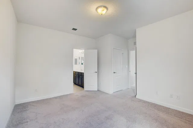 Residence photo 32