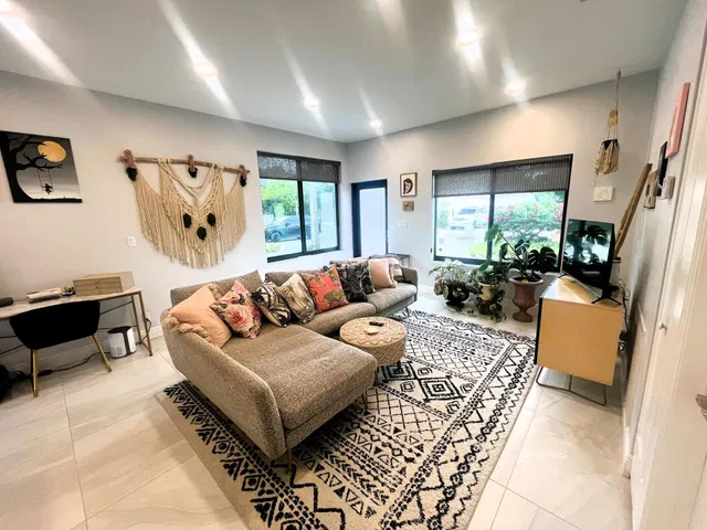 Residence photo 8