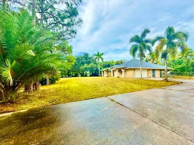 Residence photo 3