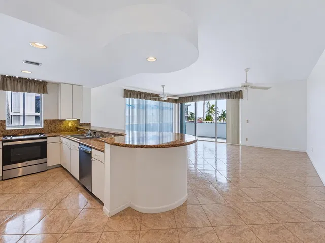 Singer Island Unit 301 photo 4