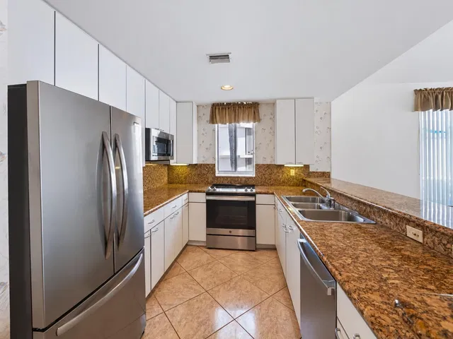 Singer Island Unit 301 photo 8
