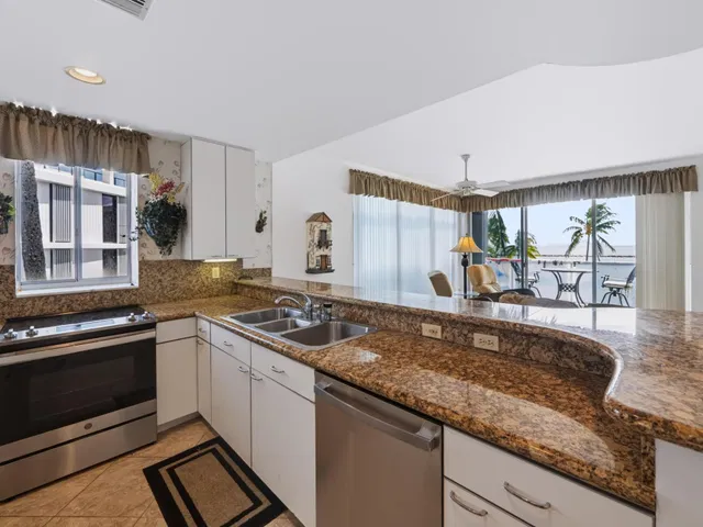 Singer Island Unit 301 photo 9