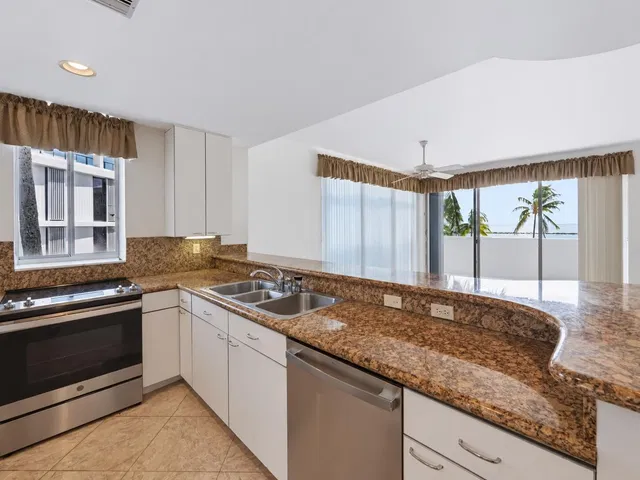 Singer Island Unit 301 photo 10