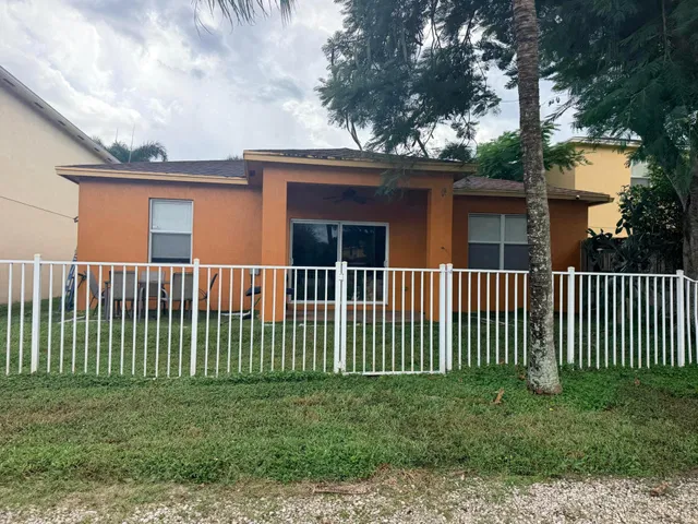 Residence photo 2