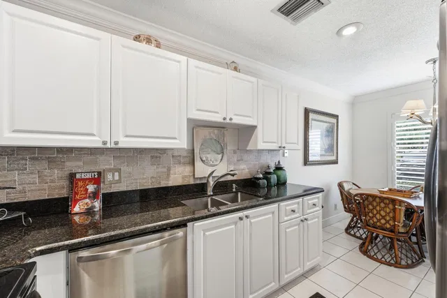 Residence photo 3