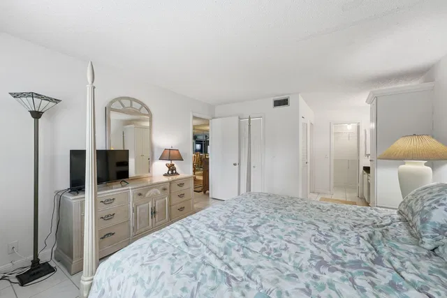 Residence photo 22