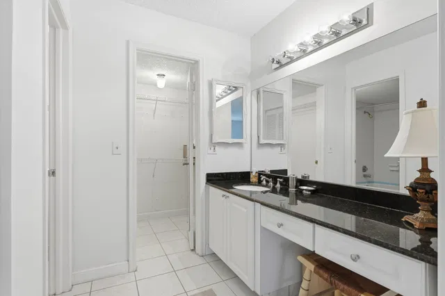 Residence photo 24