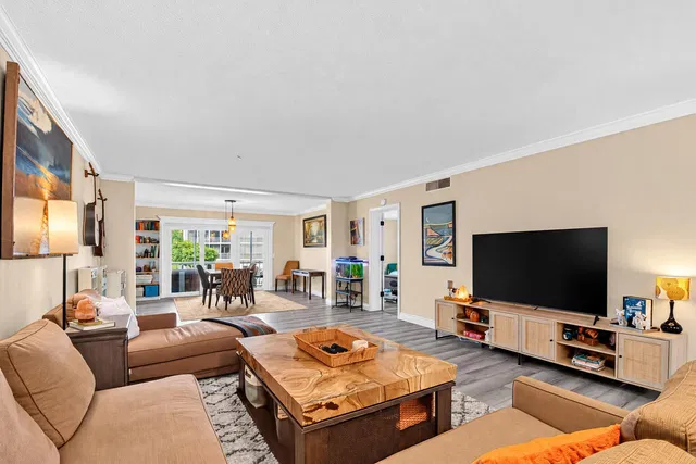 Unit 208 photo 6