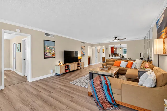 Unit 208 photo 7