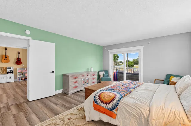 Unit 208 photo 18