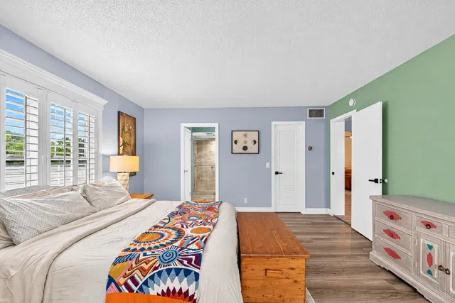 Unit 208 photo 20